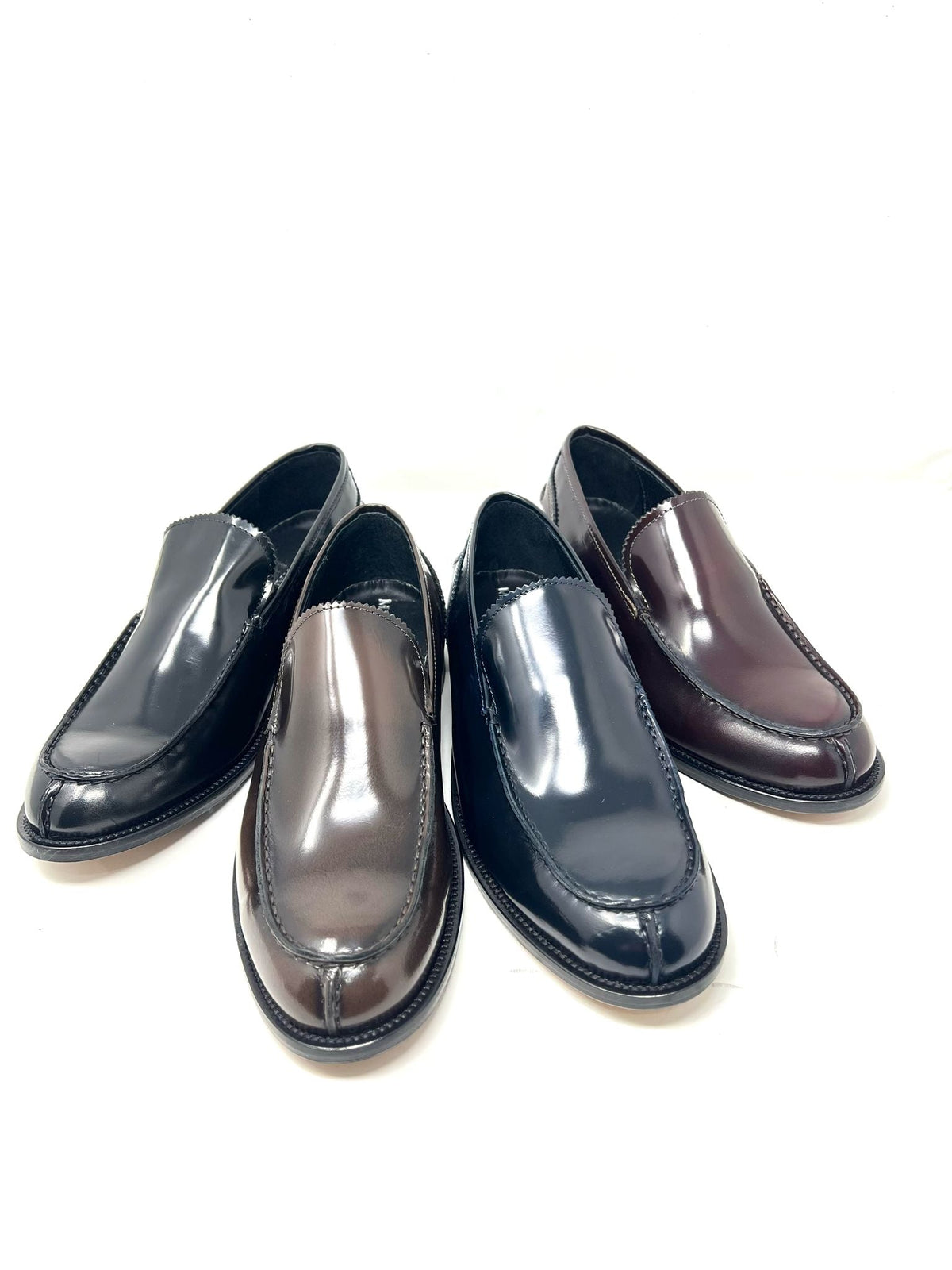 **Pierre – Mocassins en cuir véritable, fabriqués en Italie, semelle en cuir cousue.**