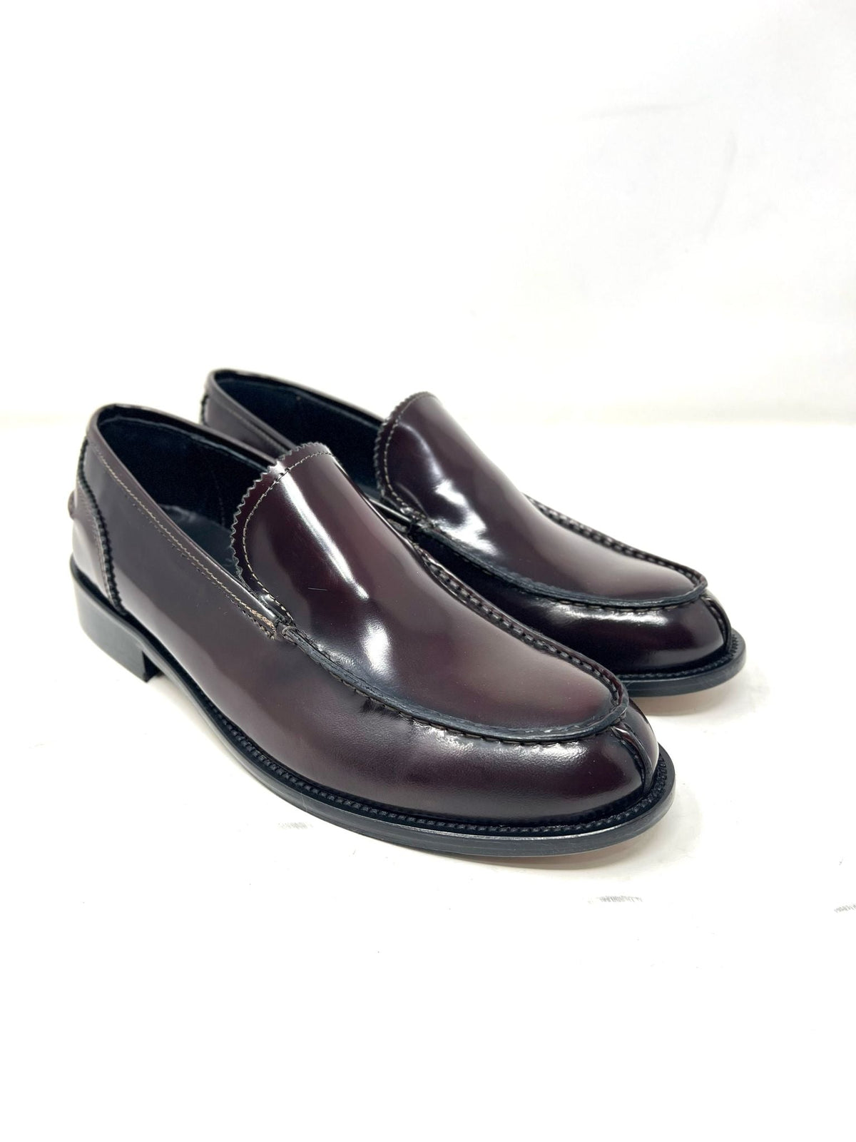 **Pierre – Mocassins en cuir véritable, fabriqués en Italie, semelle en cuir cousue.**