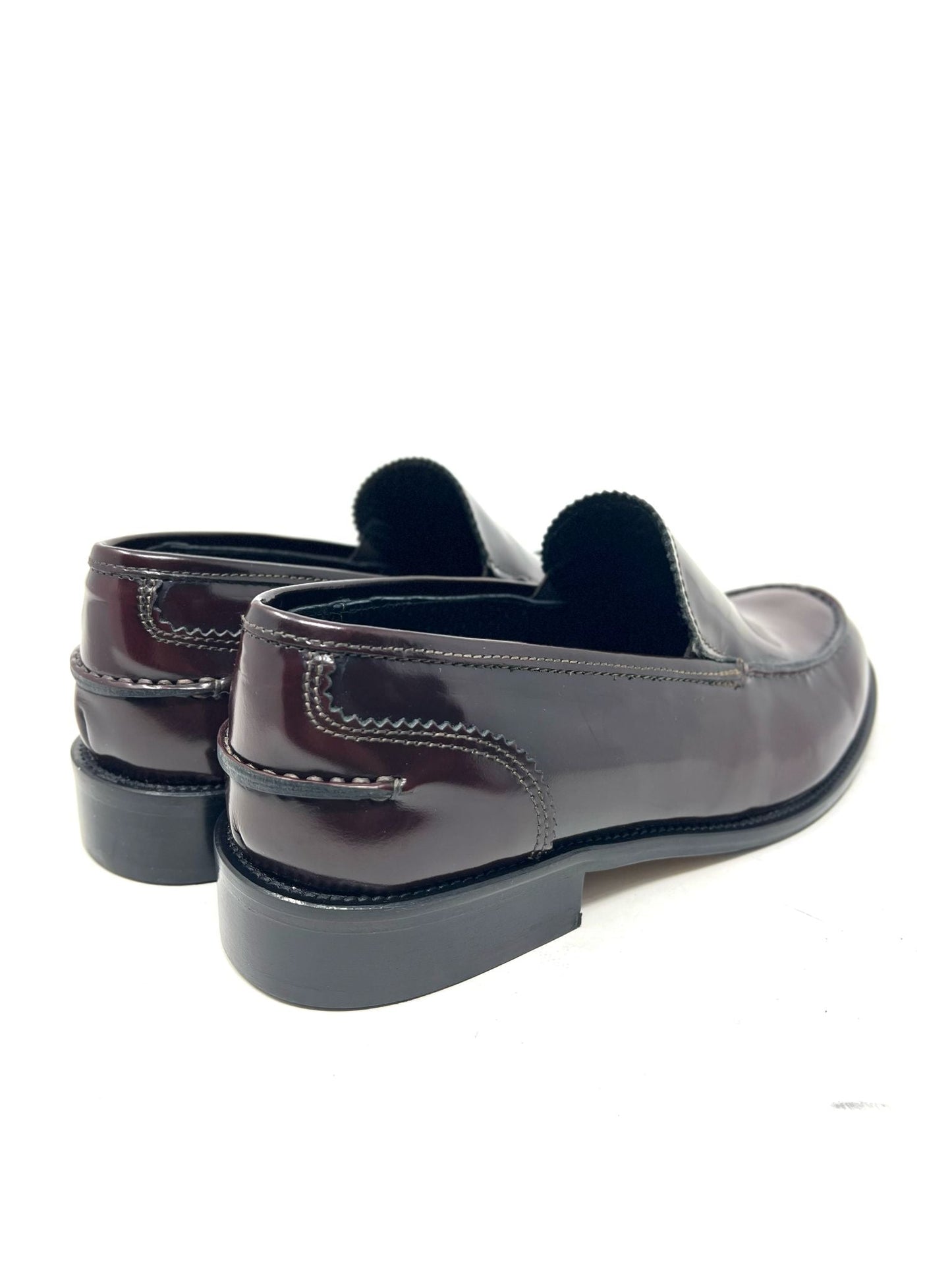 **Pierre – Mocassins en cuir véritable, fabriqués en Italie, semelle en cuir cousue.**