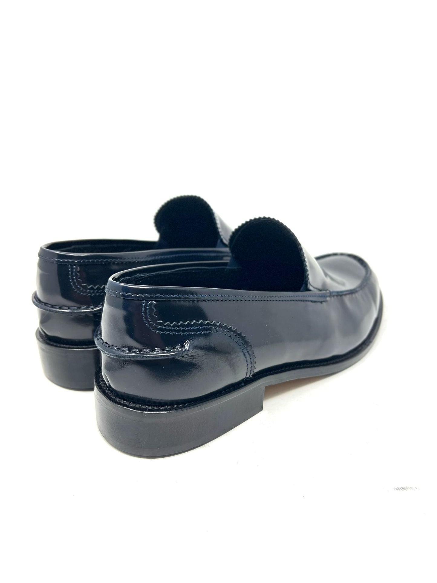 **Pierre – Mocassins en cuir véritable, fabriqués en Italie, semelle en cuir cousue.**