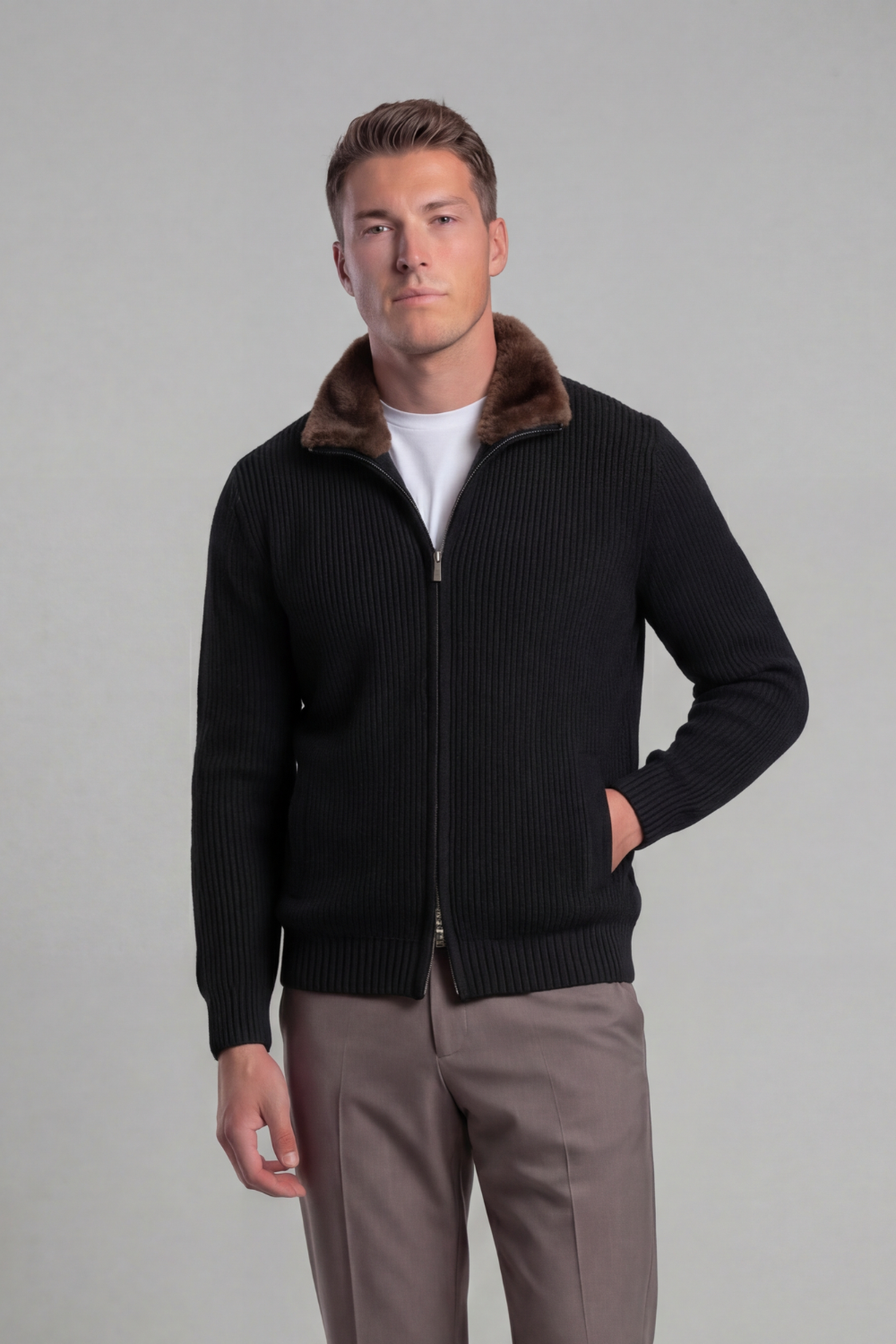 Antoine – Cardigan en Laine Noir à Col en Fourrure